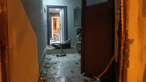 İçeride 2’si çocuk 5 kişi vardı! Eve el yapımı patlayıcıyla saldırı