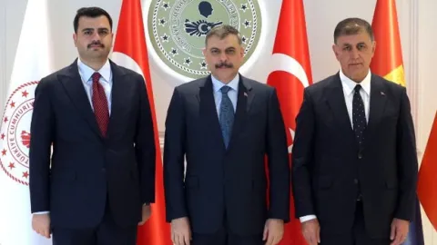 İçişleri Bakanı Çiftçi, AK Parti'li Eyüp İnan ve Cemil Tugay'ı kabul etti