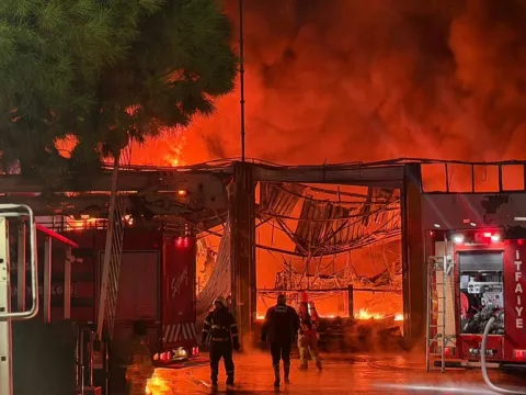 Manisa’da akü üretimi yapan fabrikada yangın - fotoğraf 3
