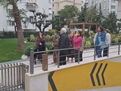 Kadıköy'de devrilen vinç 11 katlı binaya çarptı! Cadde trafiğe kapatıldı - fotoğraf 4