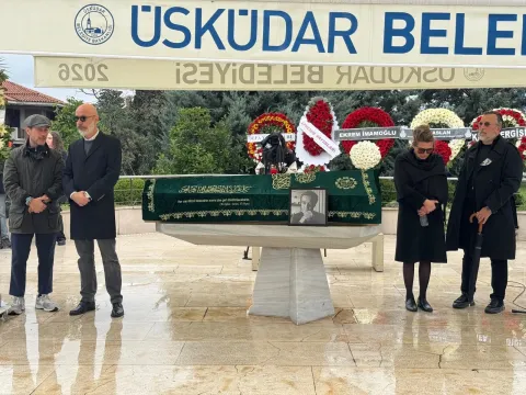 Cem Akaş son yolculuğuna uğurlandı: Bir annenin en acı vedası - fotoğraf 3