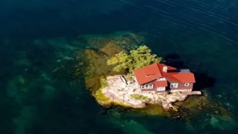 İki adımlık adaya ev yaptılar: Yıllardır rekoru elinde tutuyor