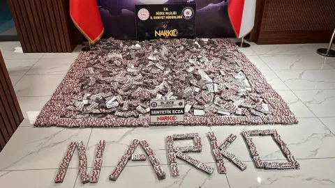 İki yolcu otobüsüne baskın: 22 milyon lira değerinde uyuşturucu ele geçirildi