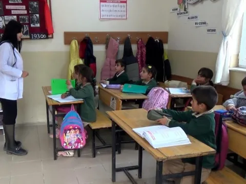 Erzurumlu ikiz öğretmenler aynı okulda buluştu: Kardeşim geldikten sonra şehre gitmek istemiyorum - fotoğraf 3