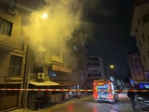 Kıraathanede gece yarısı çıkan yangın korkuttu - fotoğraf 3