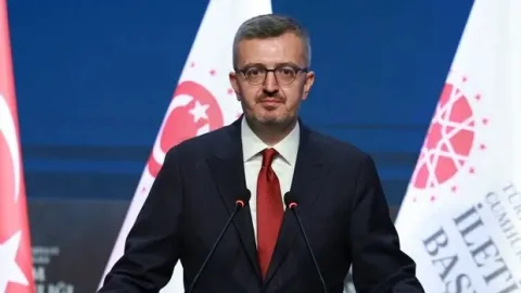 İletişim Başkanı Duran, Özdemir Bayraktar'ı andı