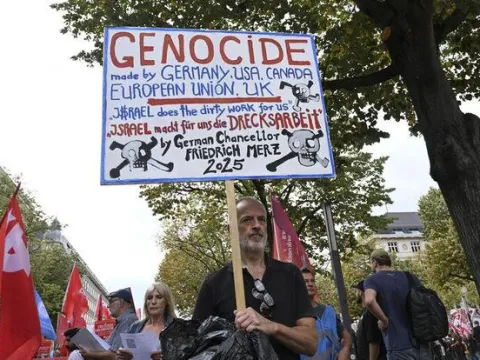 Berlin'de binlerce kişiden gösteri - fotoğraf 3
