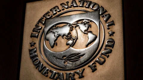 IMF dünya ekonomisinin büyüme tahminini yükseltti