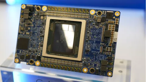 Intel'in geliri arttı kârı geriledi