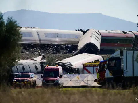 İspanya'da ikinci hızlı tren faciası. 68 kişi öldü, üç gün yas başladı - fotoğraf 1