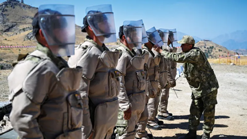 Irak sınırında mayın temizliği