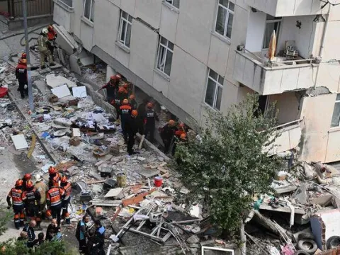 Kat kat gelen felaket! 3 katlı iş merkezi 7 katlı apartman oldu - fotoğraf 3