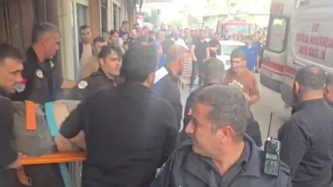 İş hanında asansör çöktü: Yaralılar var