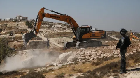 İşgalci İsrail Negev Çölü bölgesinde Filistinlilere ait 80 evi yıktı