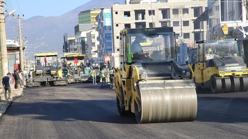 İSKENDERUN GÜRSEL MAHALLESİ’NE SICAK ASFALT