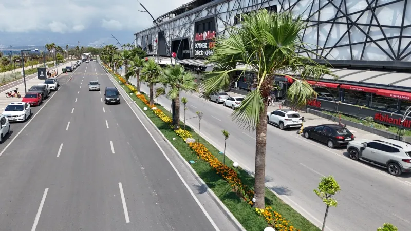 İSKENDERUN SAHİLİNE "ÇİÇEK"