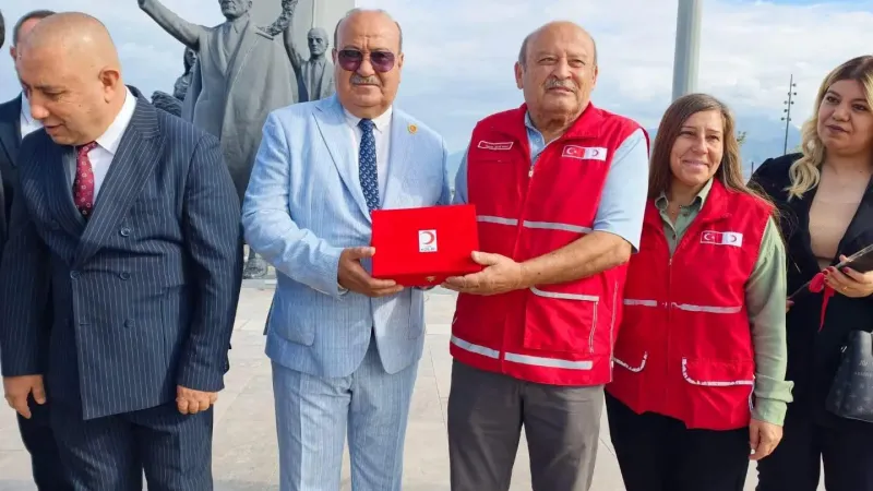 İSKENDERUNLU MUHTARLARDAN ANITA ÇELENK
