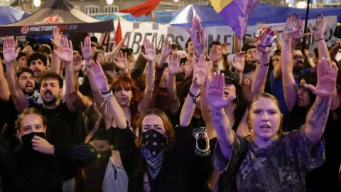 İspanya'da meclis kiracıları koruyan kararnameyi reddetti. 50 şehirde eylem çağrısı