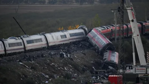 İspanya'da tren faciasının ardından 3 günlük ulusal yas ilan edildi