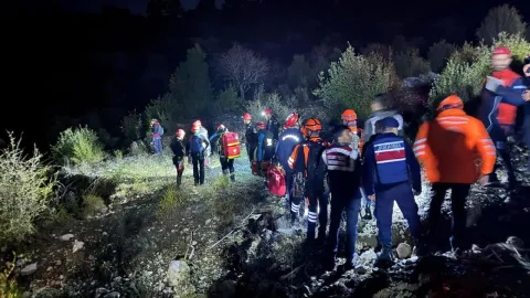 Isparta'da kanyonda mahsur kalan 14 kişilik İHH gönüllülerinden 1 kişi hayatını kaybetti