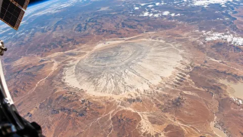 Issız topraklardaki sıra dışı görüntü astronotun kadrajına takıldı