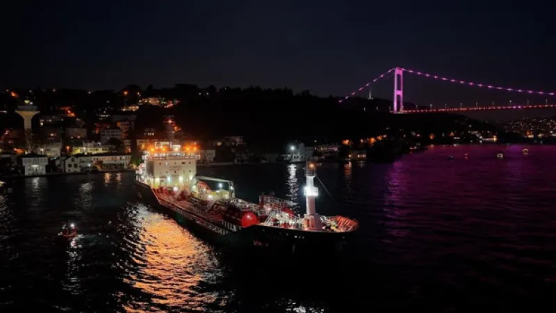 İstanbul Boğazı’nda facianın eşiğinden dönüldü! Metreler kala durabildi