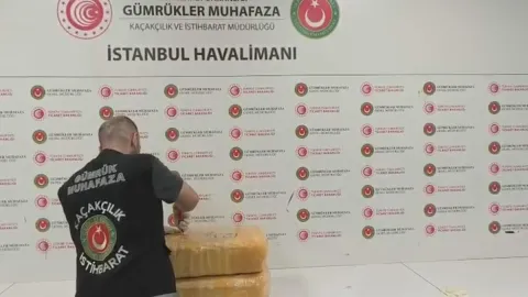 İstanbul Havalimanı'nda 25 kilogram esrar ele geçirildi