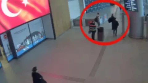 İstanbul Havalimanı'nda korse yeleğe gizlenen 8 kilo uyuşturucu ele geçirildi