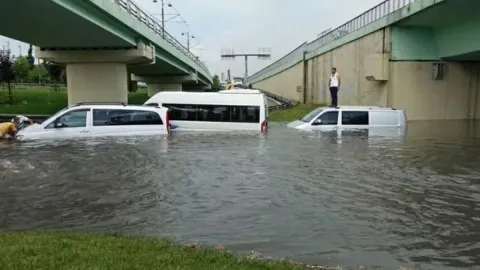 İstanbul sular altında kaldı: Aracınız suya gömüldüyse bu hamleyi yaptığınız an perte çıkıyor