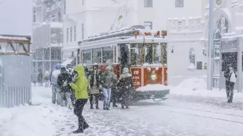 İSTANBUL'A NE ZAMAN KAR GELİYOR? Bu Kış İstanbul'da Kar Yağacak Mı? Ne Zaman Yağacak?