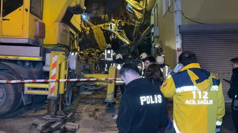 İstanbul'da 5 katlı bina çöktü