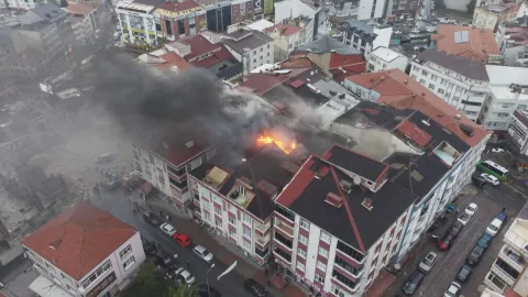 İstanbul'da 5 katlı binada yangın