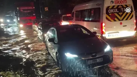 İstanbul’da eğitime yağmur engeli! 6 ilde okullar tatil