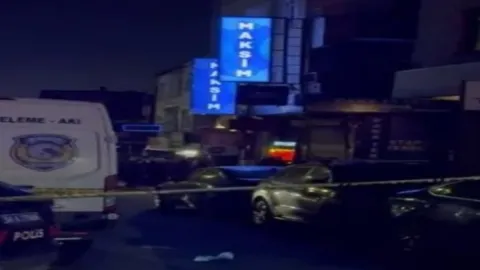 İstanbul'da eğlence mekanında silahlı çatışma: 1'i polis 2 kişi hayatını kaybetti