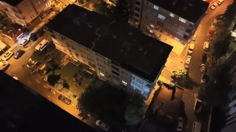 İstanbul'da panik gecesi: Kolonlarından ses gelen 5 katlı bina apar topar boşaltıldı
