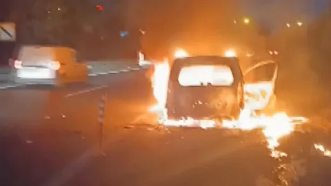 İstanbul’da sabah saatlerinde korkutan yangın! Seyir halindeyken alev topuna döndü