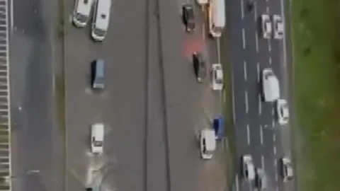 İstanbul'da sağanak etkili oluyor; yollar göle döndü