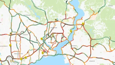 İstanbul'da sağanak ve trafik işkencesi... İş çıkışı yoğunluk yüzde 80'i aştı
