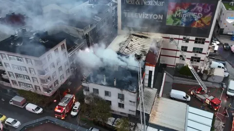 İstanbul'da tekstil atölyesindeki yangın yan binaya sıçradı: İki binada hasar