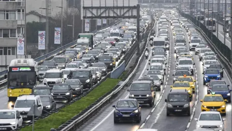 İstanbul'da trafik yoğunluğu yüzde 80'e ulaştı