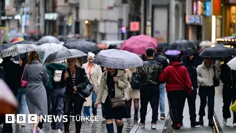 İstanbul'da yoğun yağış önlemleri: Okullar tatil, motosiklet yasak