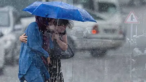 İstanbul'daki sağanacak yağış ne zaman bitecek, kaç gün sürecek? Hafta sonu hava nasıl olacak?