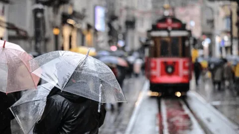 İstanbullular dikkat: Hava sıcaklığı sert düşecek!