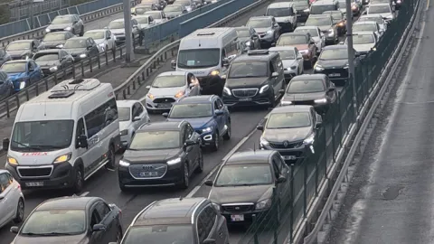 İstanbullulara 12 günlük uyarı! Bu yol 7 saat trafiğe kapatılacak