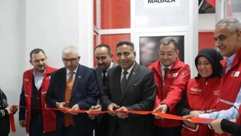 İSTE'DE KIZILAY KAMPÜS MAĞAZASI 