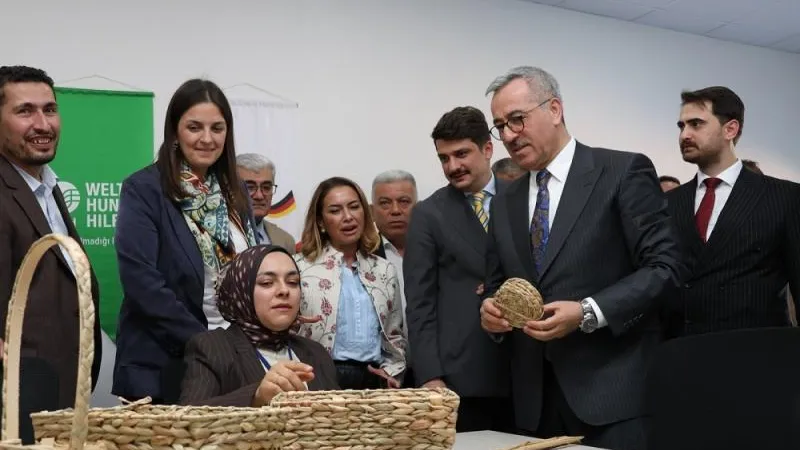 İstilacı Bitkiden Dekoratif Sepet ve Çantalar