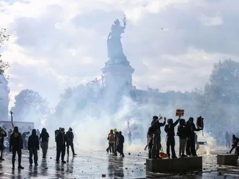 Fransa’da olaylar durulmuyor… 4 şehirde sokağa çıkma yasağı - fotoğraf 1