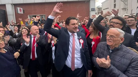 İzmir Barosu'nun yeni başkanı Serhat Sökmen oldu