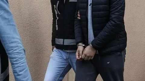 İzmir merkezli tefecilik operasyonunda 13 şüpheli yakalandı