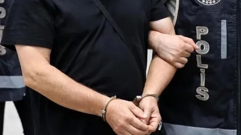 İzmir'de 155 milyon TL'lik dolandırıcılık! 4 kişi gözaltına alındı